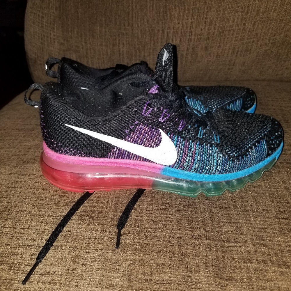 Nike air maxes